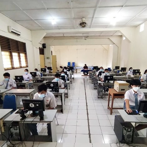 Praktik Komputer Lab
