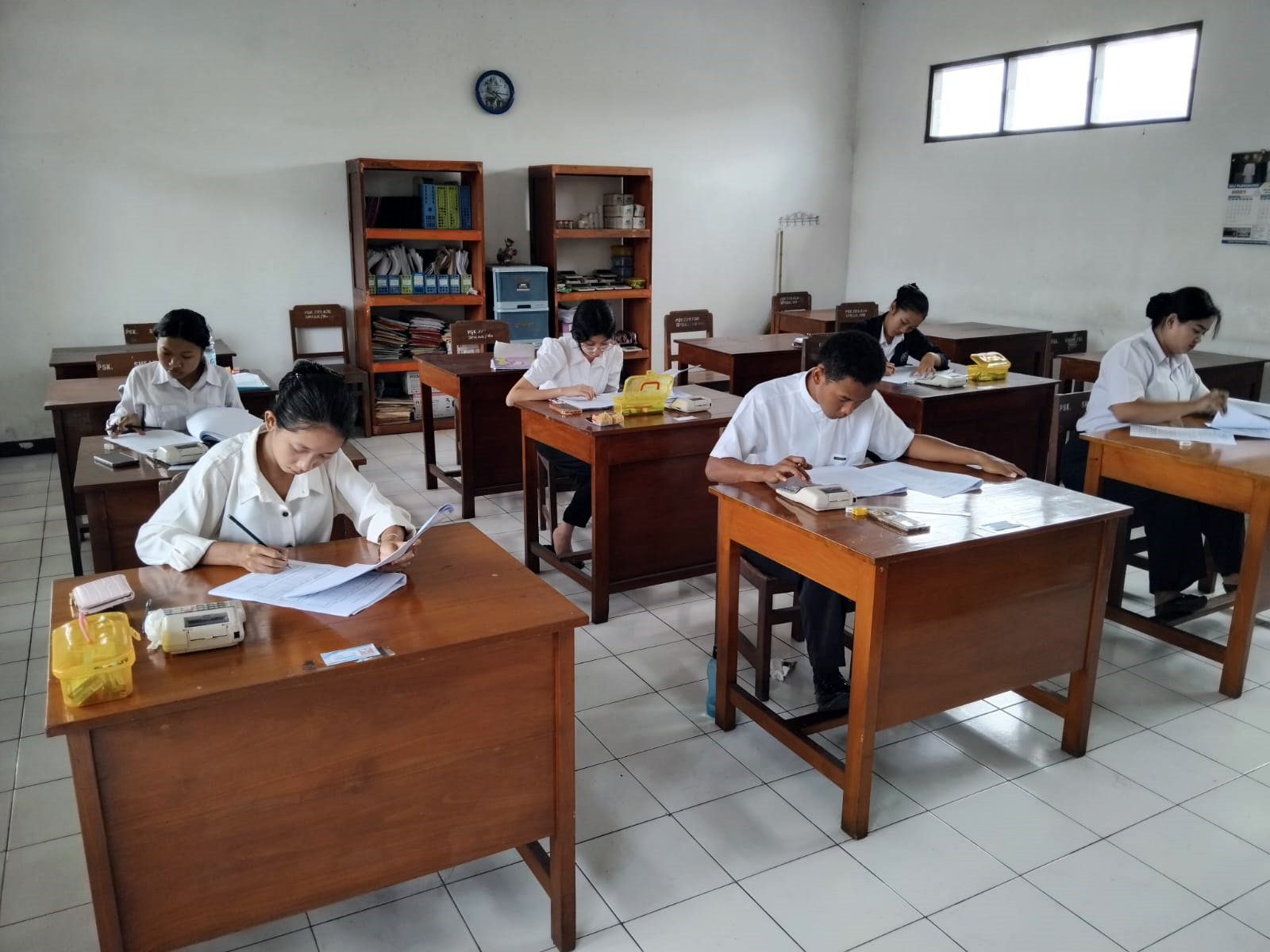 Praktik Akuntansi Manual